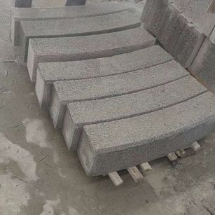 荆门芝麻白弧形路牙石