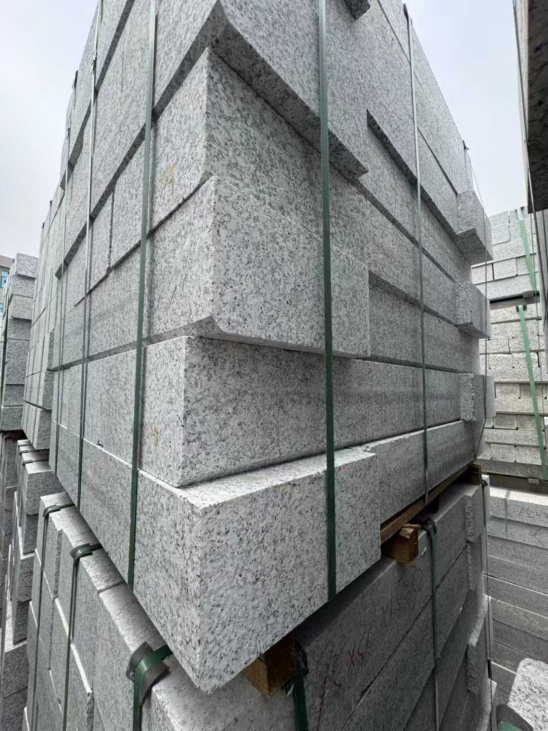 荆门芝麻白路牙石 马路牙子