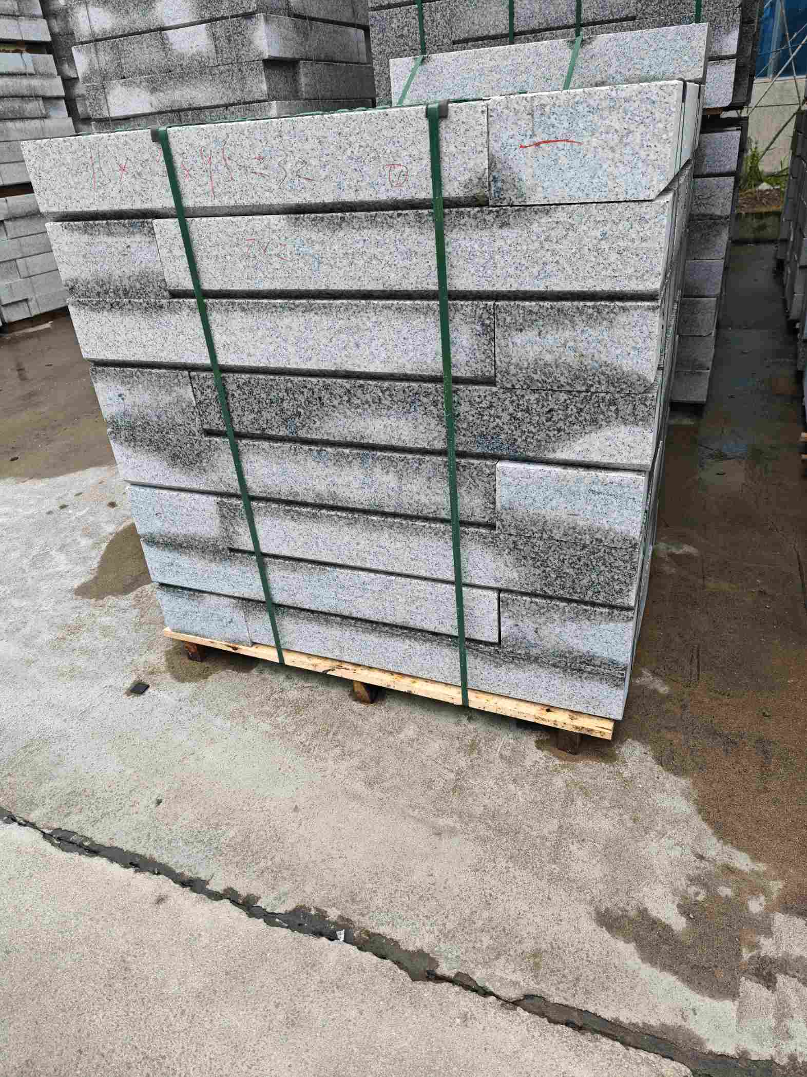 荆门芙蓉白路牙石，马路牙子